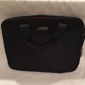NWOT-Ativa Mobil It Double -Pocket Laptop Case 16"